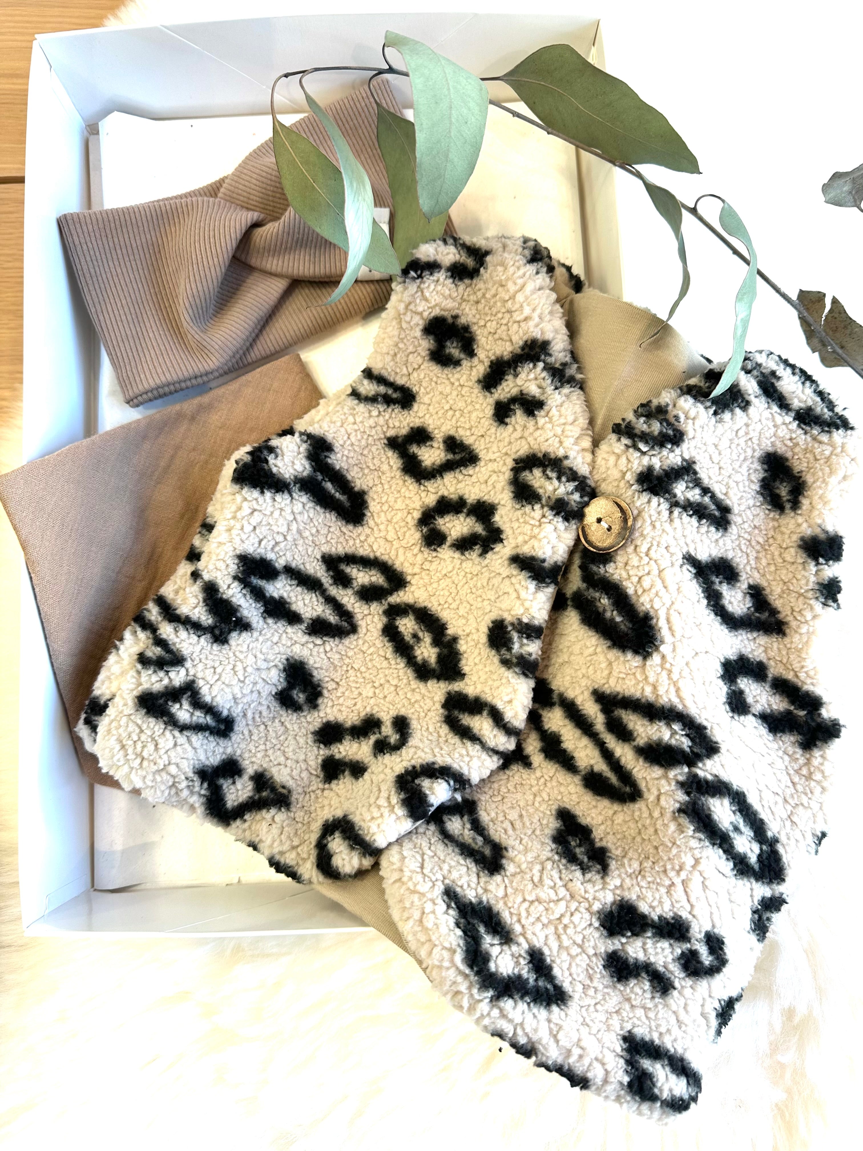 Baby Set Teddy Weste, Baby Weste / Geschenkbox Geschenk zur Geburt / leo Print