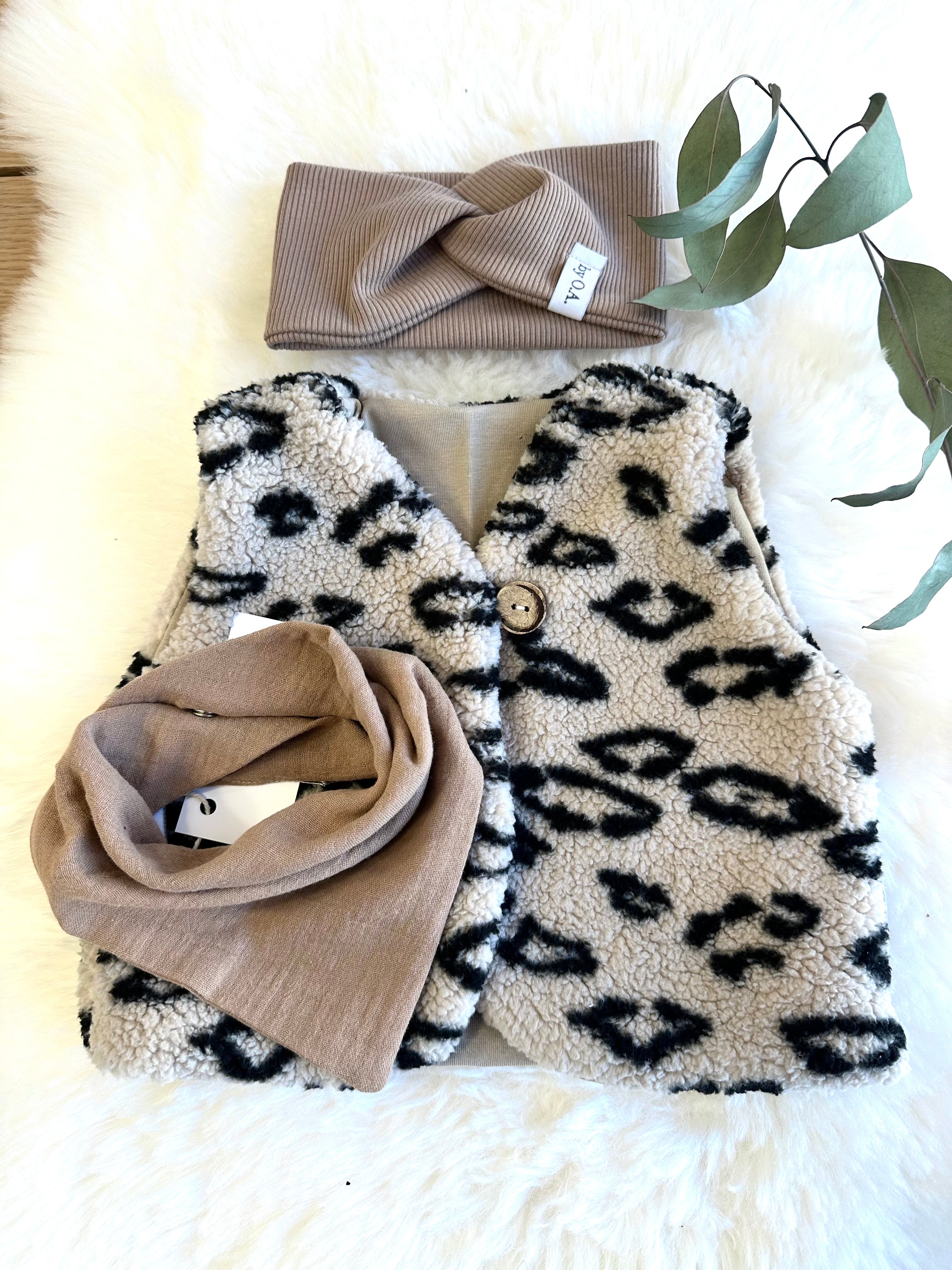 Baby Set  Teddy Weste, Baby Weste / Geschenkbox Geschenk zur Geburt / leo Print